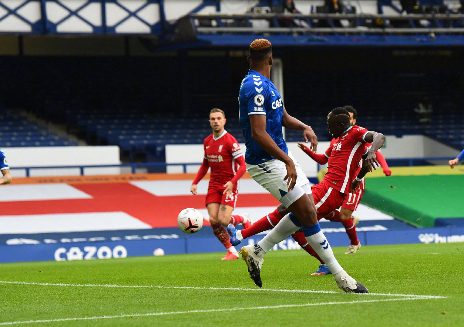 以跑动压制 以跑动压制